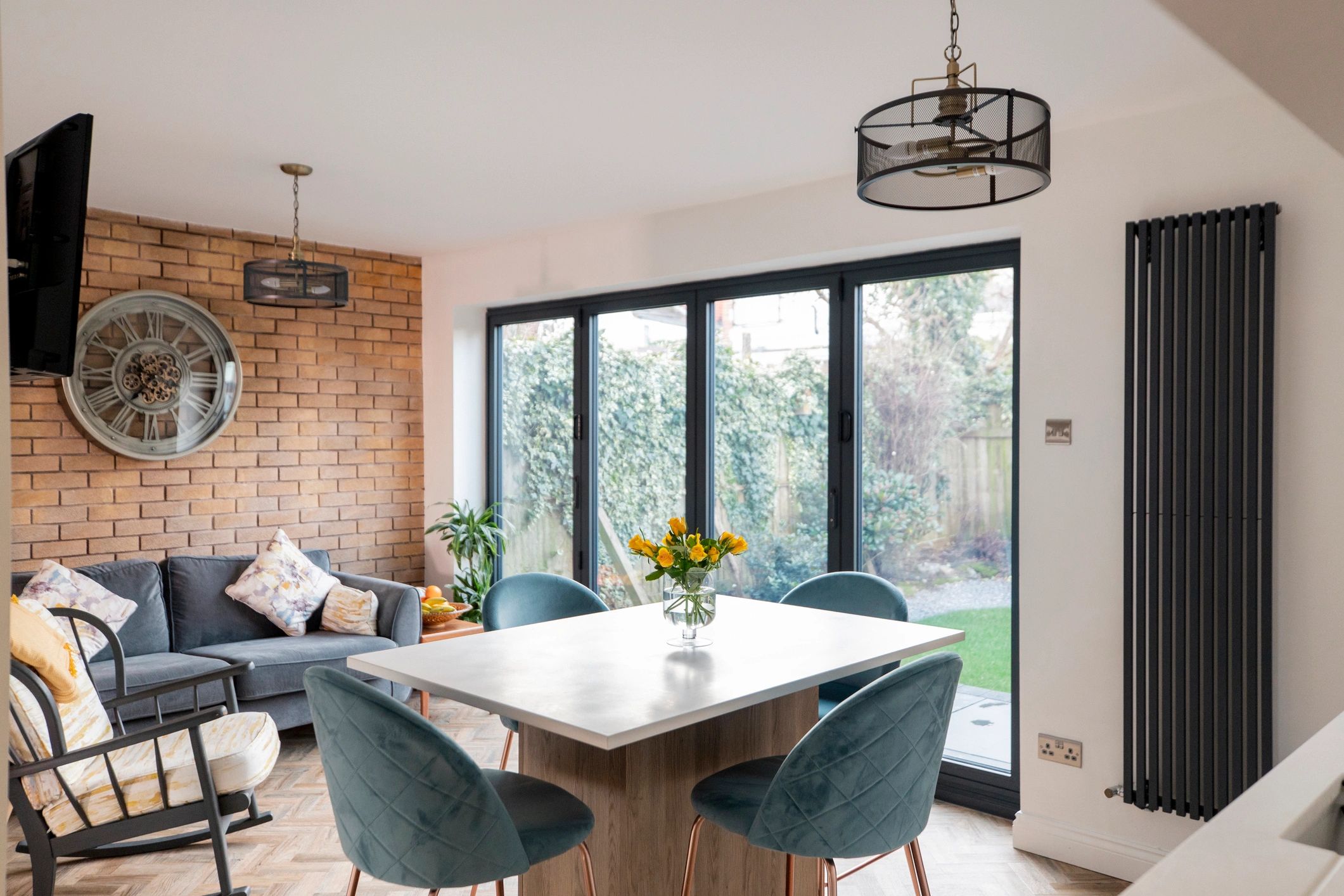 Cozy open plan kitchen and dining area